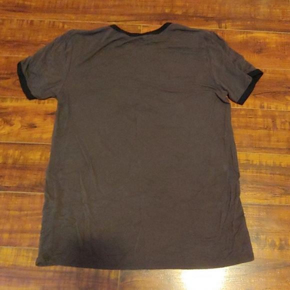 brown t-shirt - Picture 3 of 3